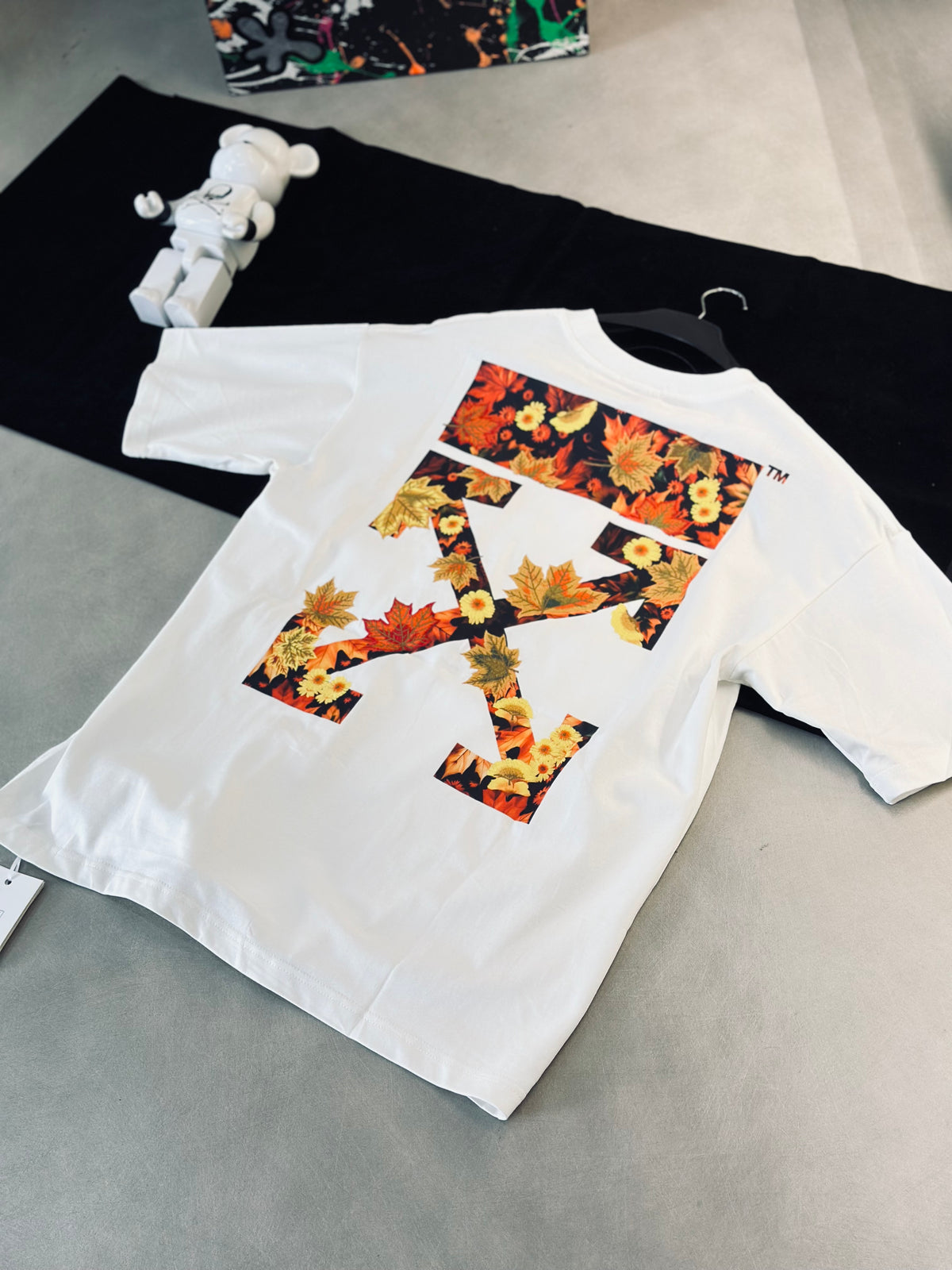 CAMISETA OVERSIZE OFF BLANCA FLORES OTOÑO