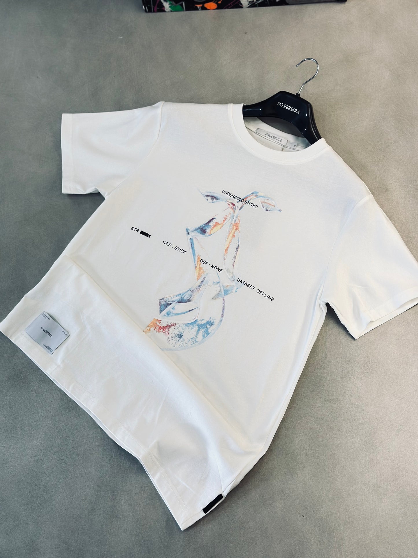 CAMISETA SLIM UND BLANCA ABSTRACTO