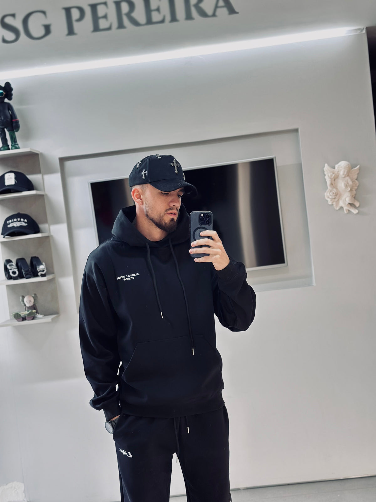 HOODIE UND NEGRO CLASICO UND BLANCO