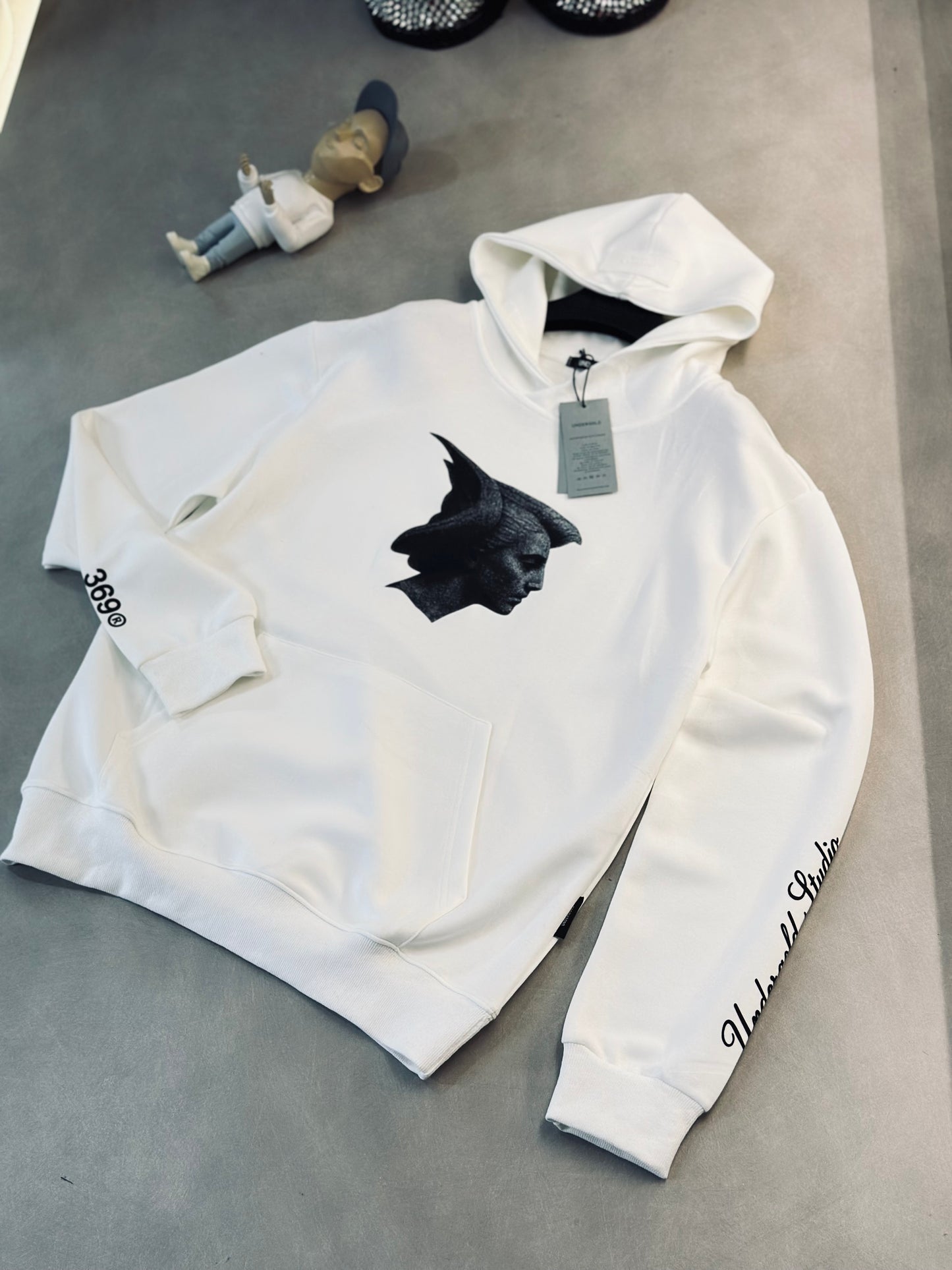 HOODIE UND BLANCO ROSTRO FRONTAL