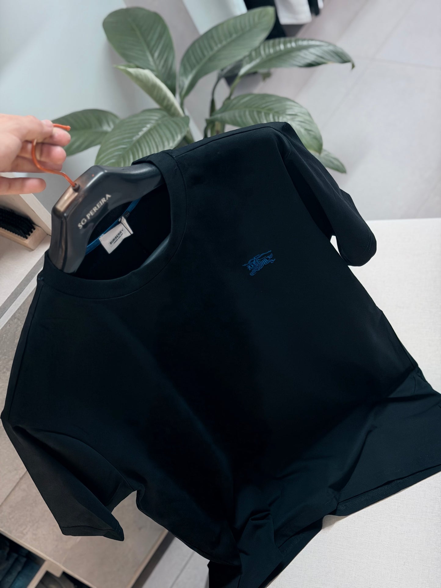CAMISETA SLIM BUR NEGRA TEJIDO AZUL