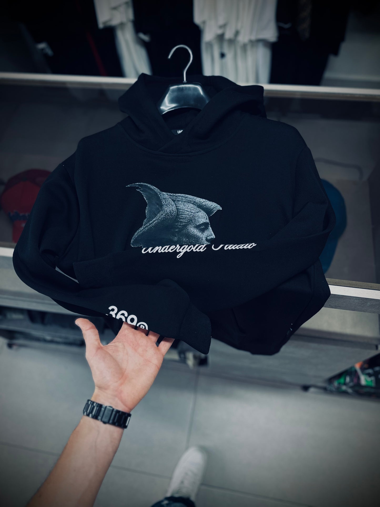 HOODIE UND NEGRO ROSTRO FRONTAL