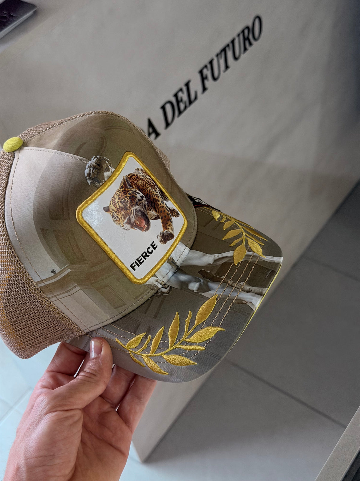 GORRA GOO CAFÉ ESCULTURA TIGRE