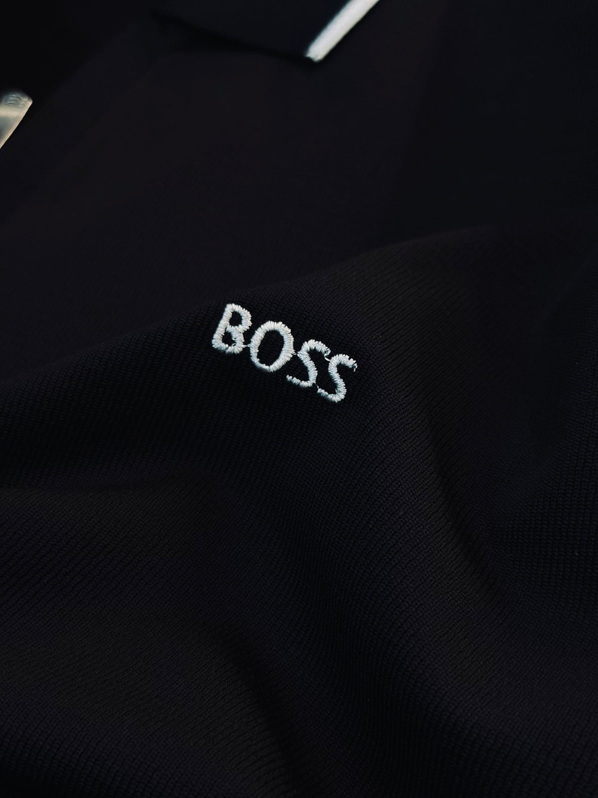 CAMISETA POLO BOS NEGRA TEJIDO BOS BLANCO