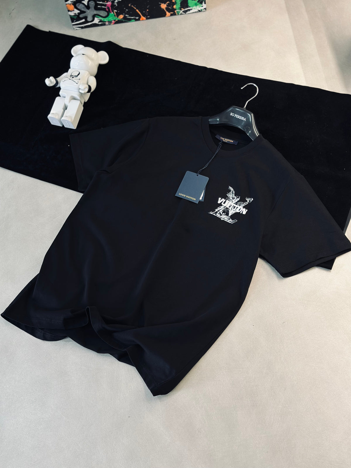 CAMISETA OVERSIZE LOU NEGRA LV HUMO