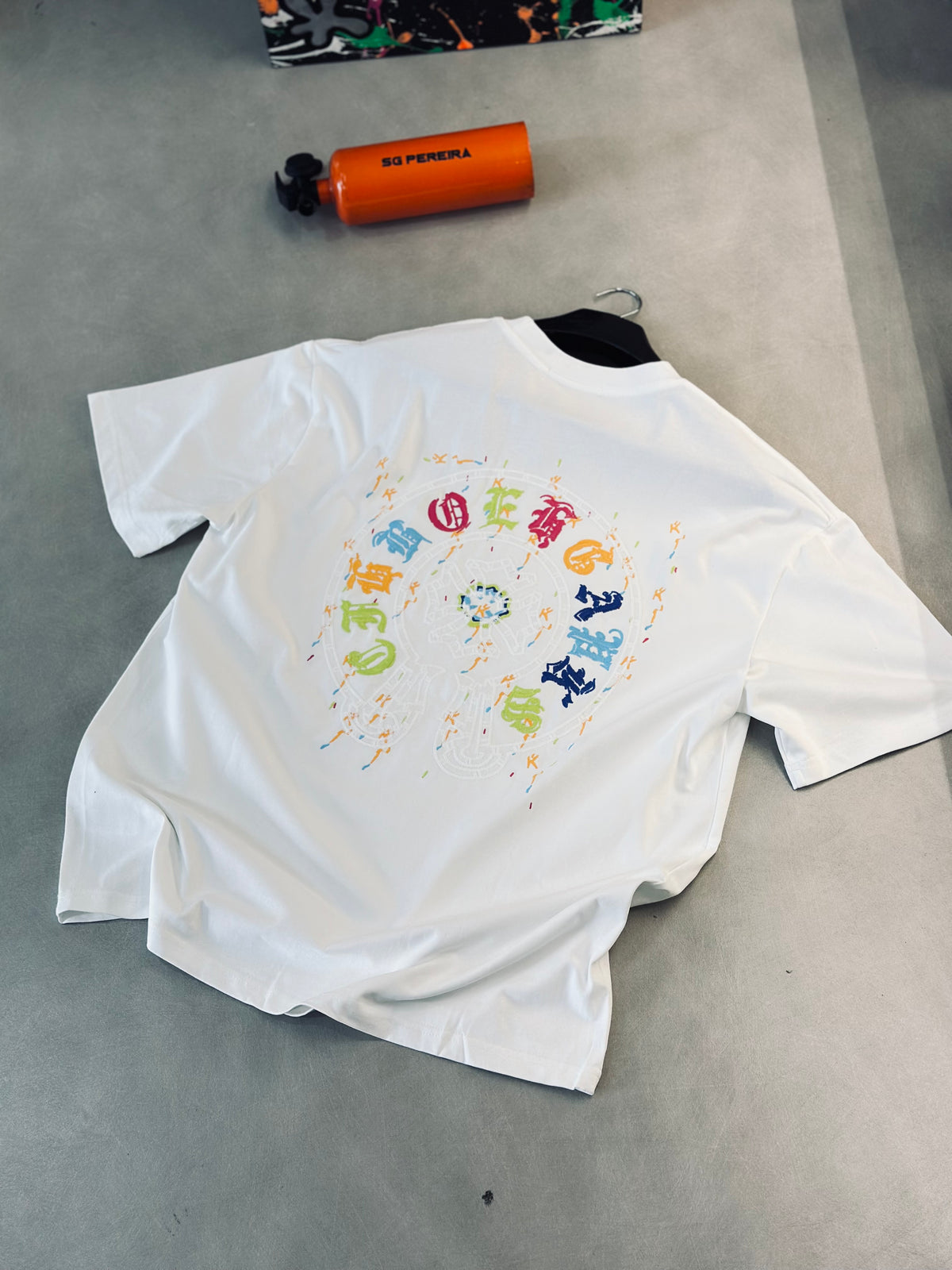 CAMISETA OVERSIZE CHR BLANCA LOGO COLORIDO