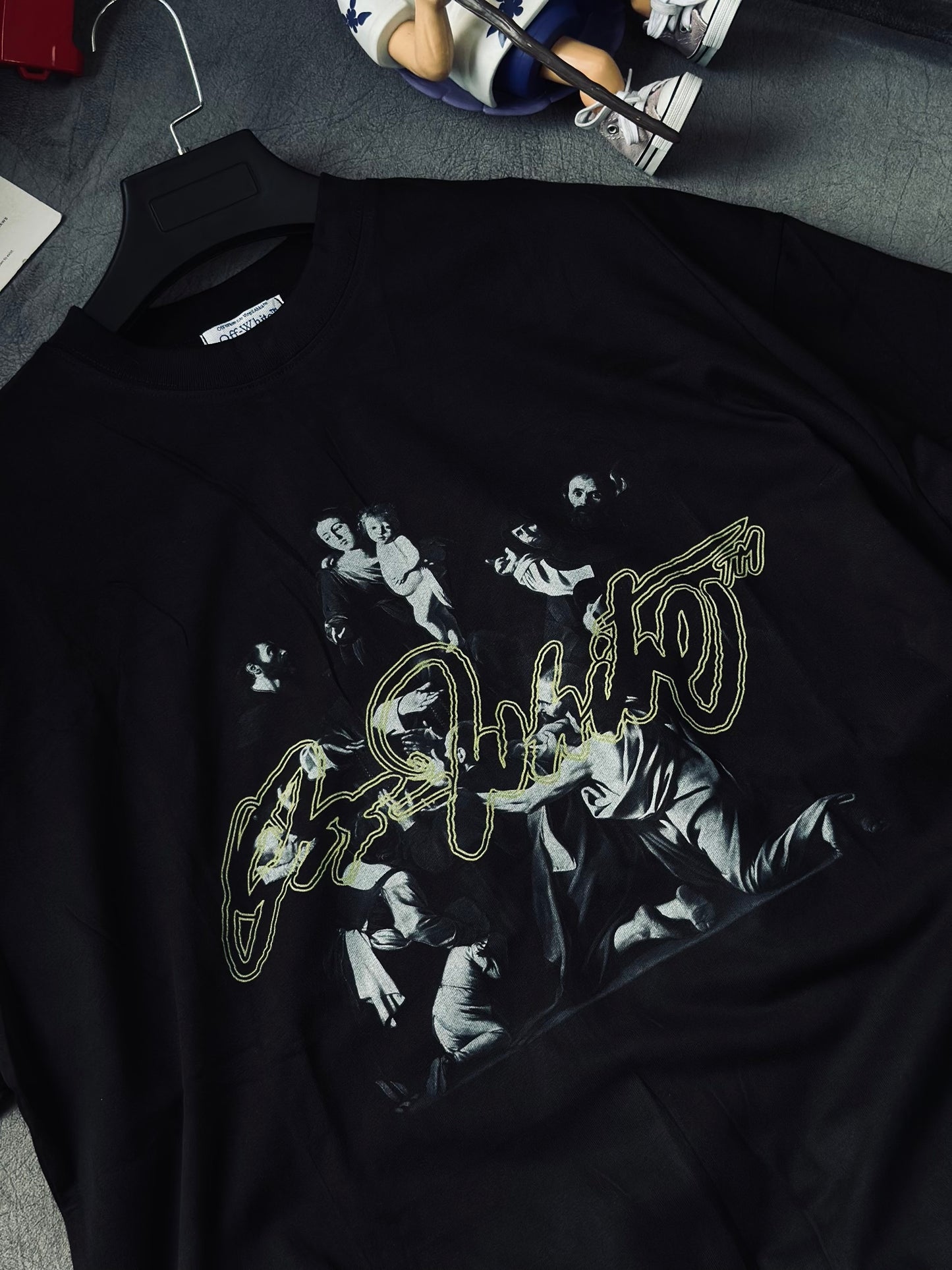 CAMISETA OVERSIZE OFF NEGRA PERSONAS
