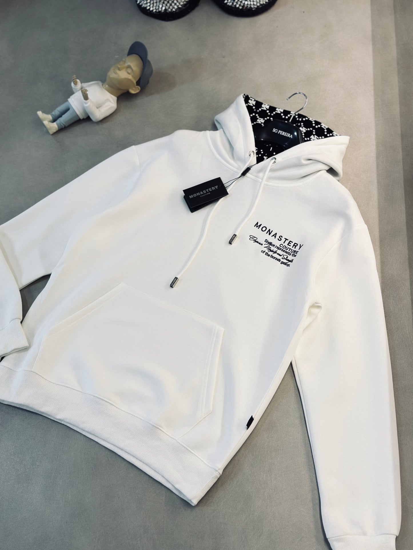 HOODIE MON BLANCO DISEÑO CAPOTA