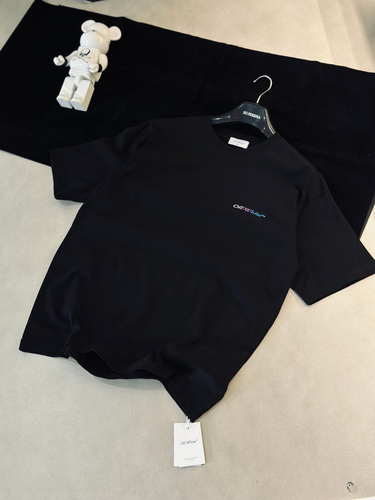 CAMISETA OVERSIZE OFF NEGRA "X" MORADA