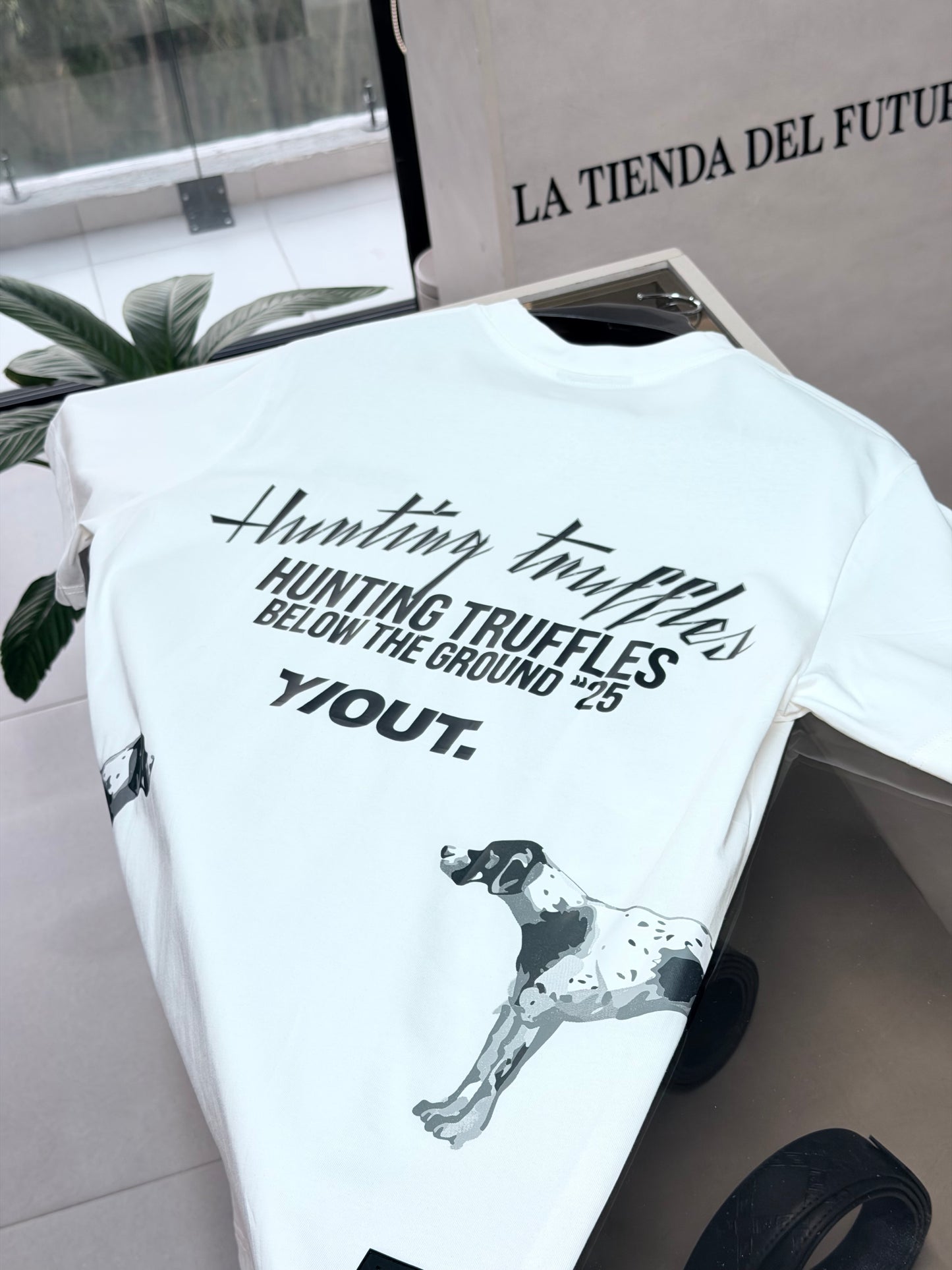 CAMISETA SLIM YOU BLANCA DALMATA TRASERO