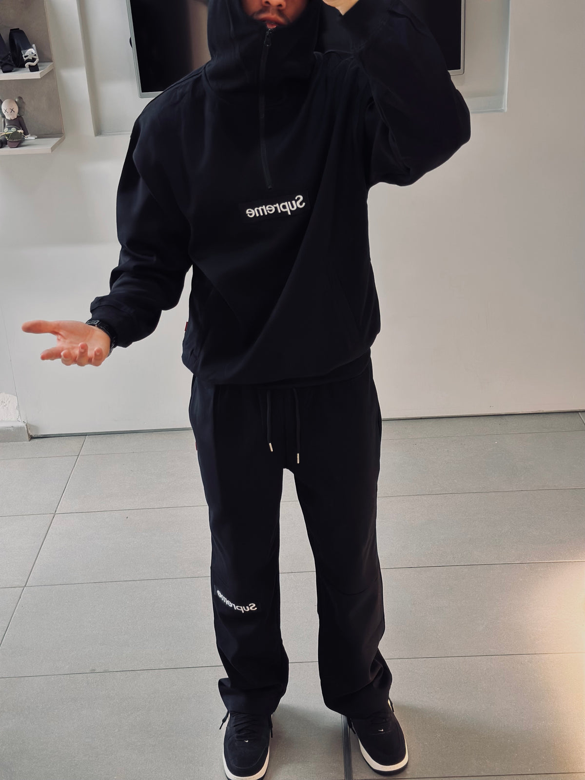 SUDADERA SUP NEGRO SUPR TEJIDO BLANCO