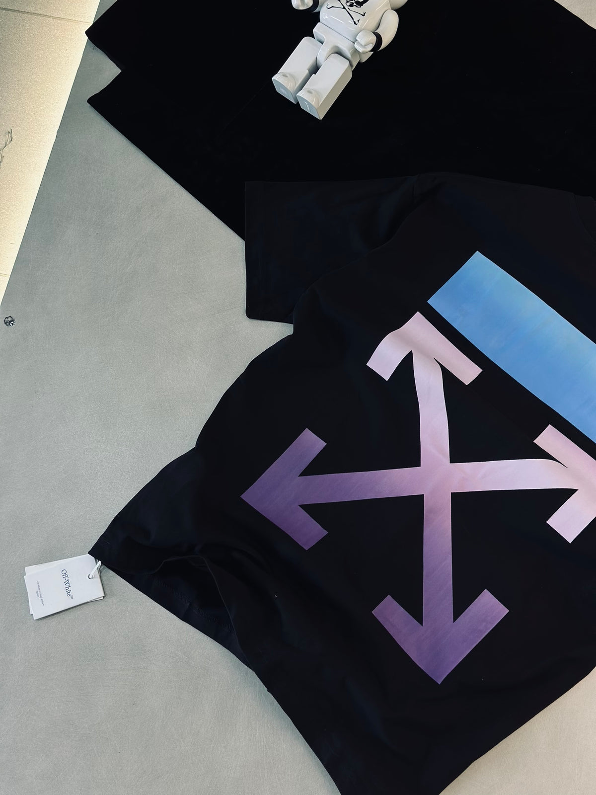 CAMISETA OVERSIZE OFF NEGRA "X" MORADA
