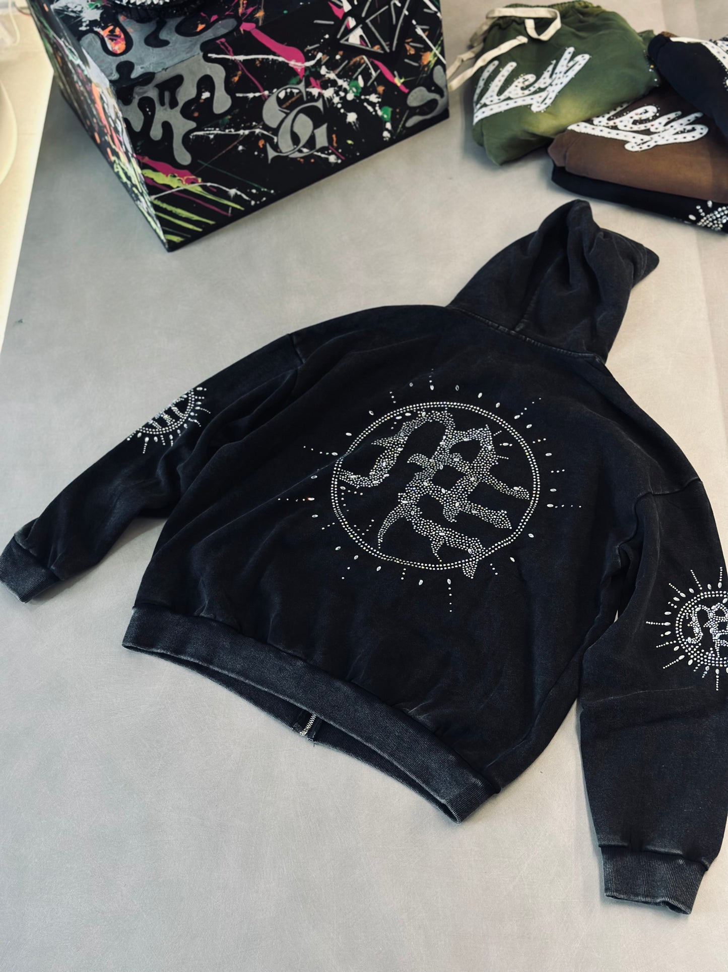 CHAQUETA EMO GRIS RHINESTONE SOL