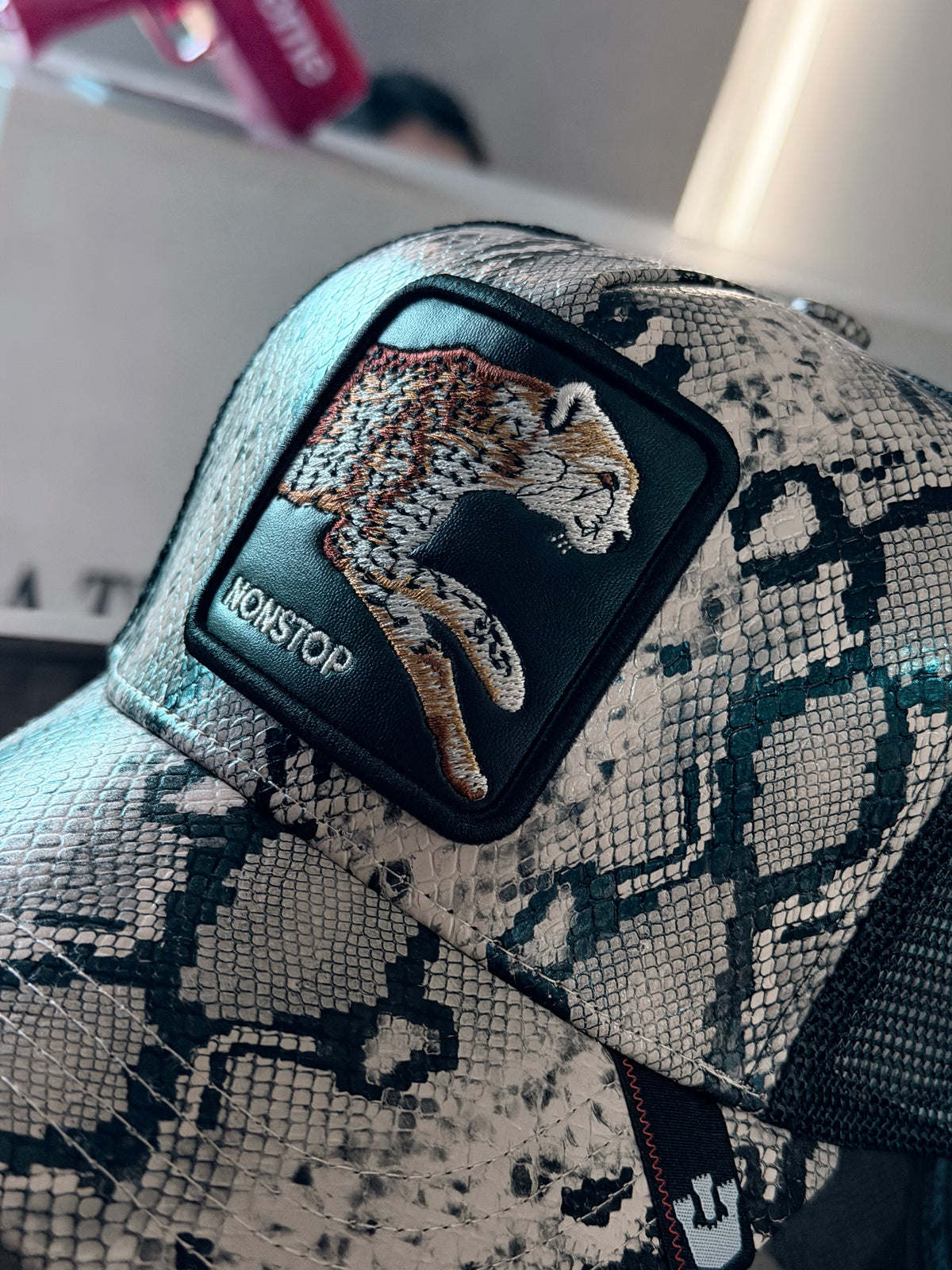 GORRA GOO NEGRA ESCAMAS PUMA