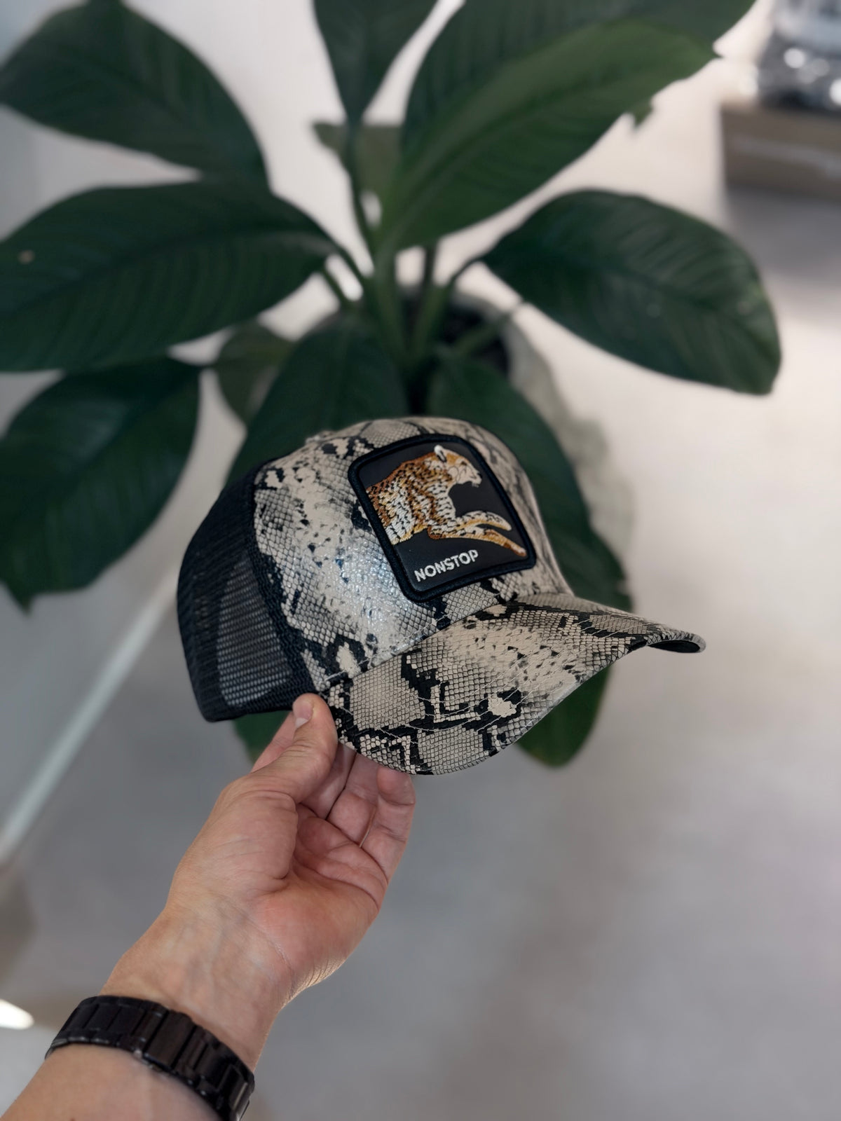 GORRA GOO NEGRA ESCAMAS PUMA