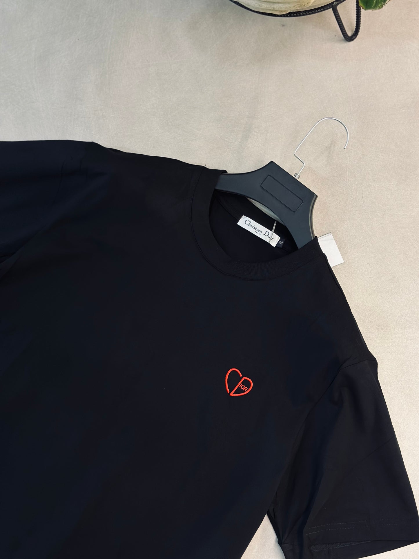 CAMISETA SLIM DIO NEGRA CORAZON ROJO
