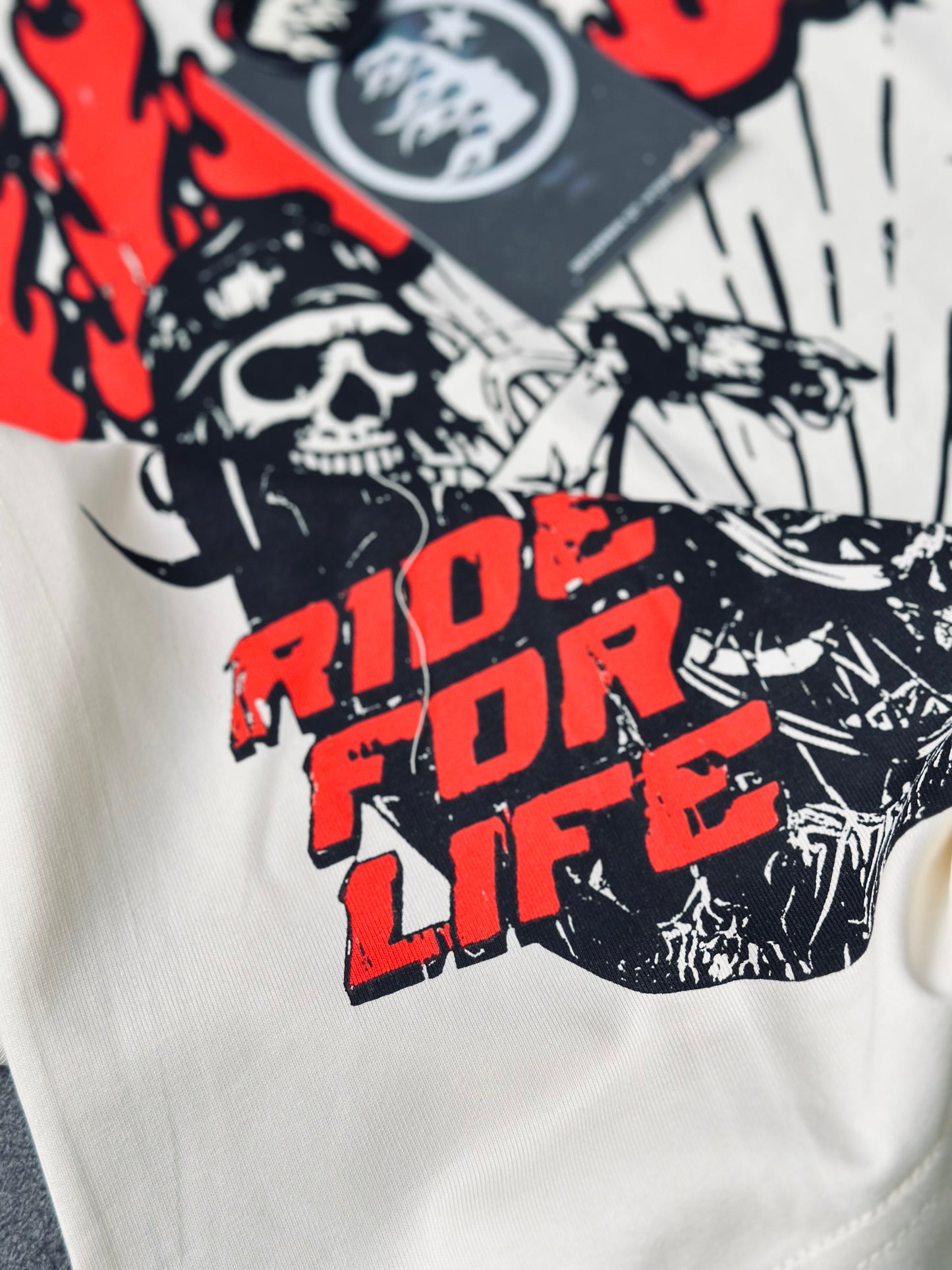 CAMISETA OVERSIZE HEL CREMA CALABERA MOTO
