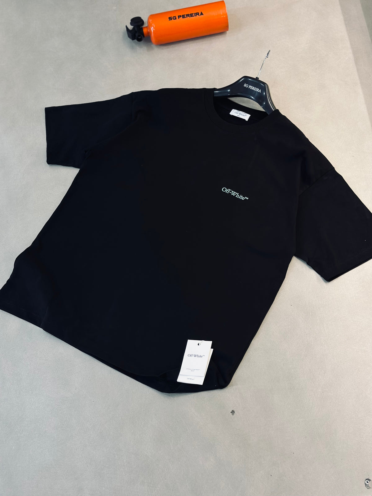 CAMISETA OVERSIZE OFF NEGRA "X" METRO VERDE