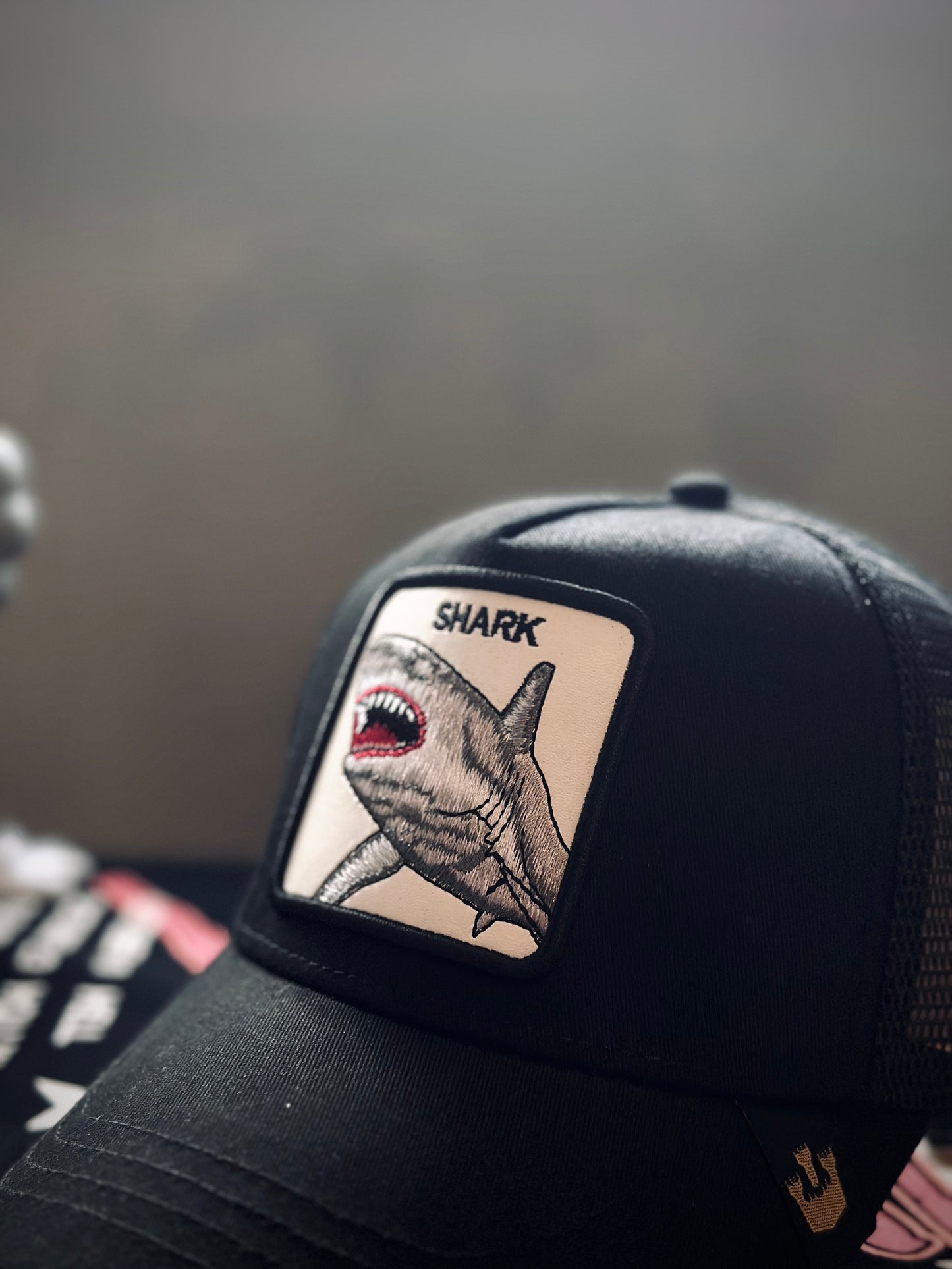 GORRA PREMIUM GOO NEGRA TIBURON