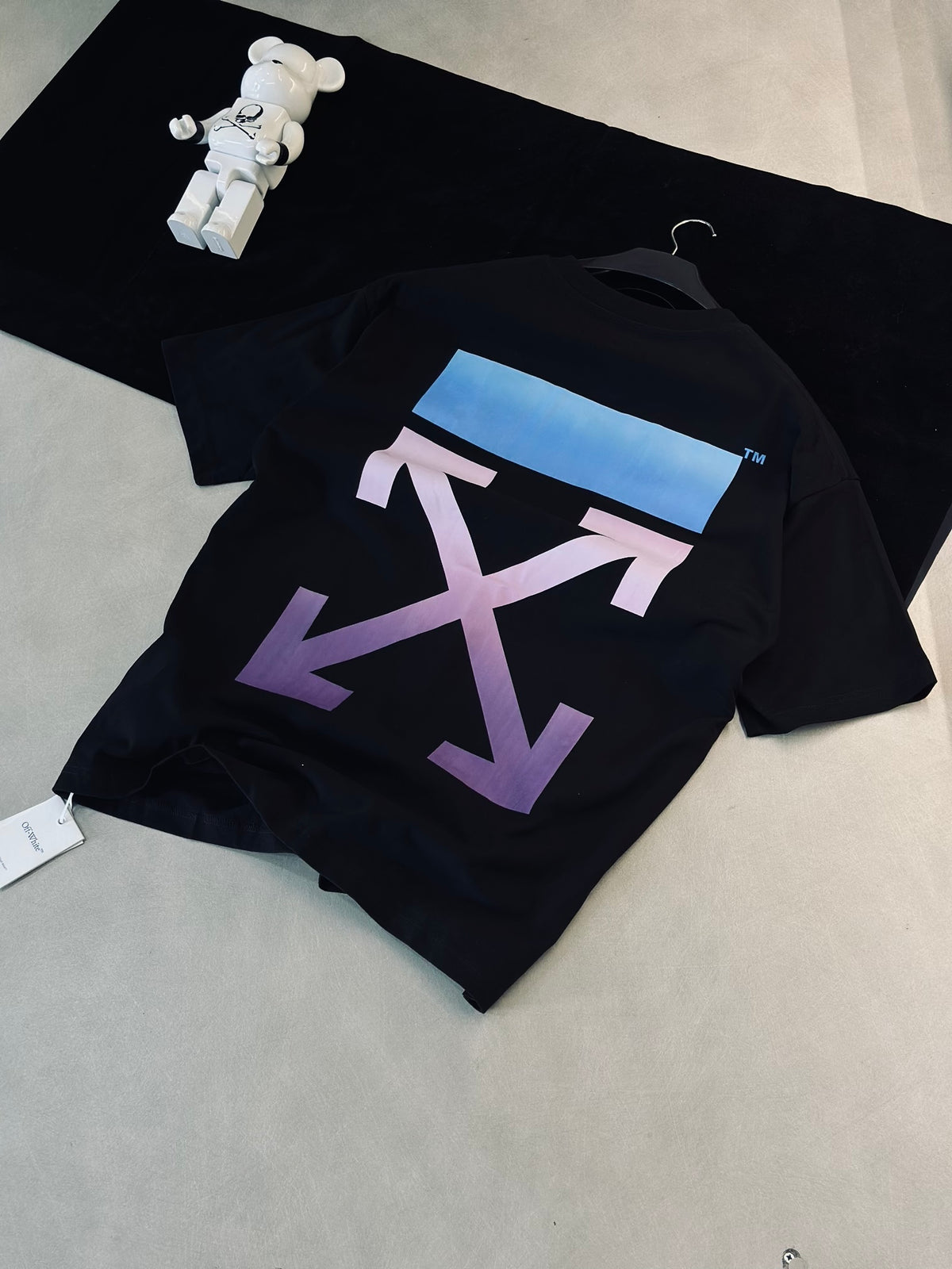 CAMISETA OVERSIZE OFF NEGRA "X" MORADA