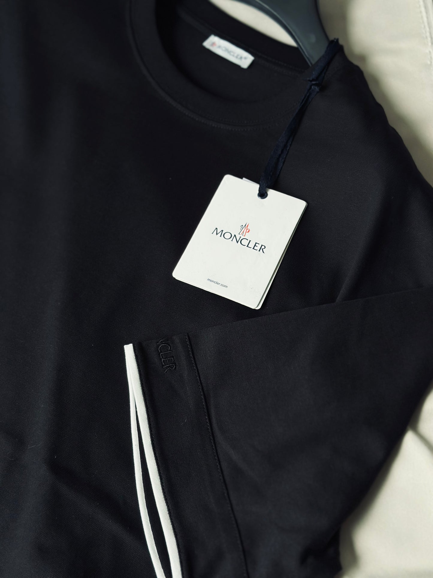 CAMISETA OVERSIZE TC MON NEGRA DETALLES BLANCOS