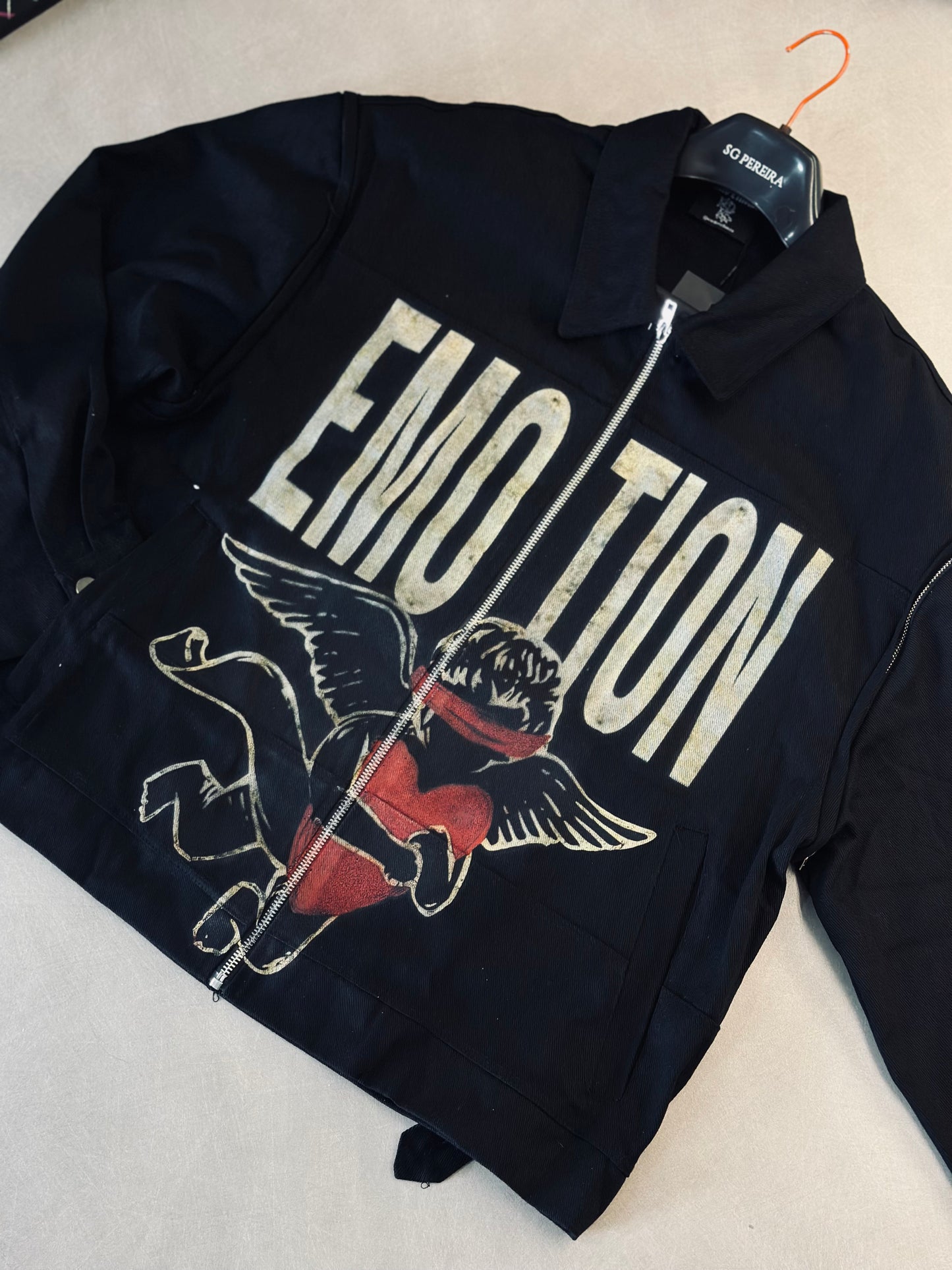 CHAQUETA EMO NEGRA CUPIDO CORAZON