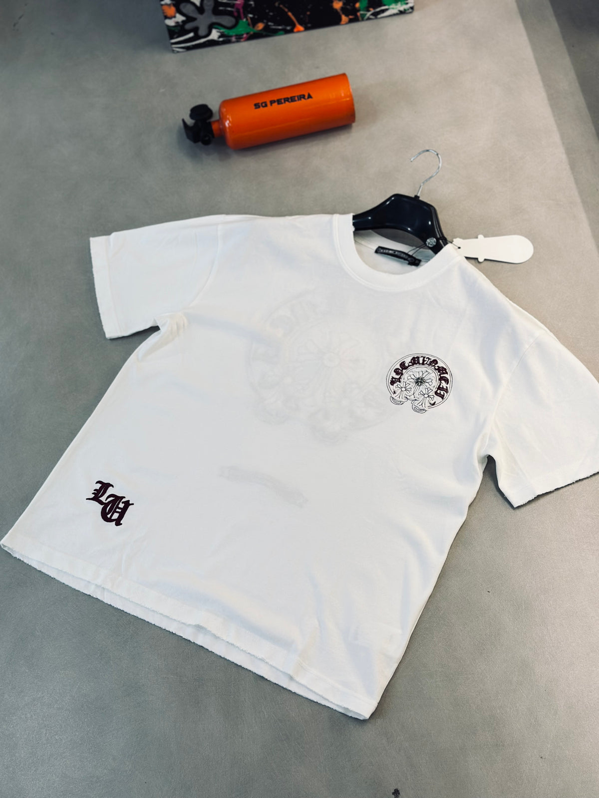 CAMISETA OVERSIZE CHR BLANCA LOGO TEJIDO ROJO