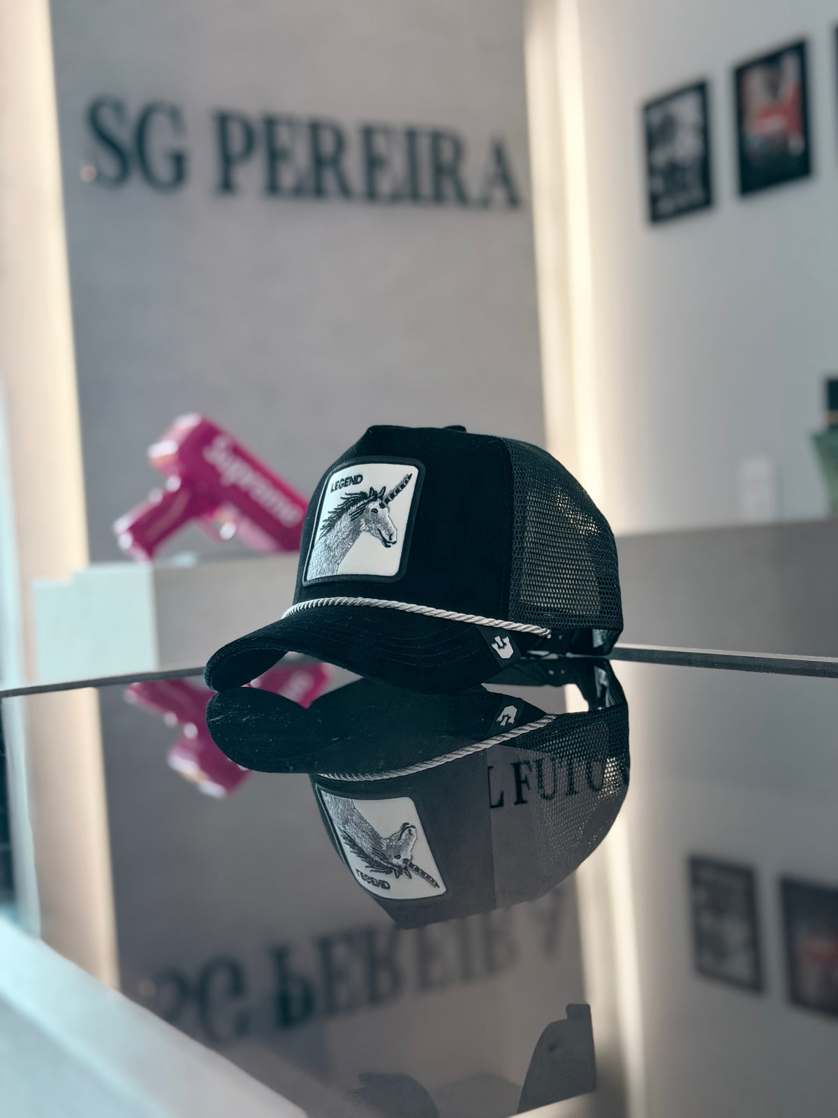 GORRA GOO NEGRA GAMUSA UNICORNIO