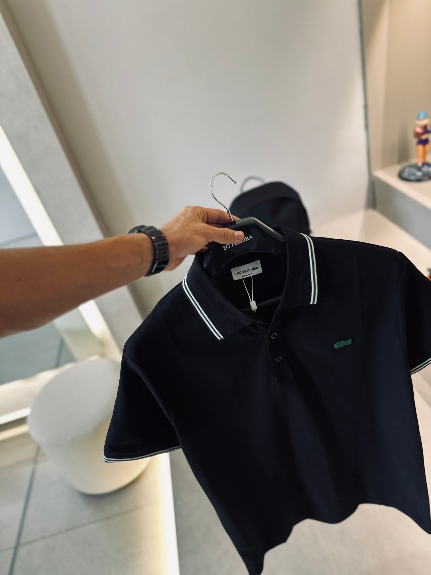 CAMISETA POLO LAC NEGRA LOGO VERDE