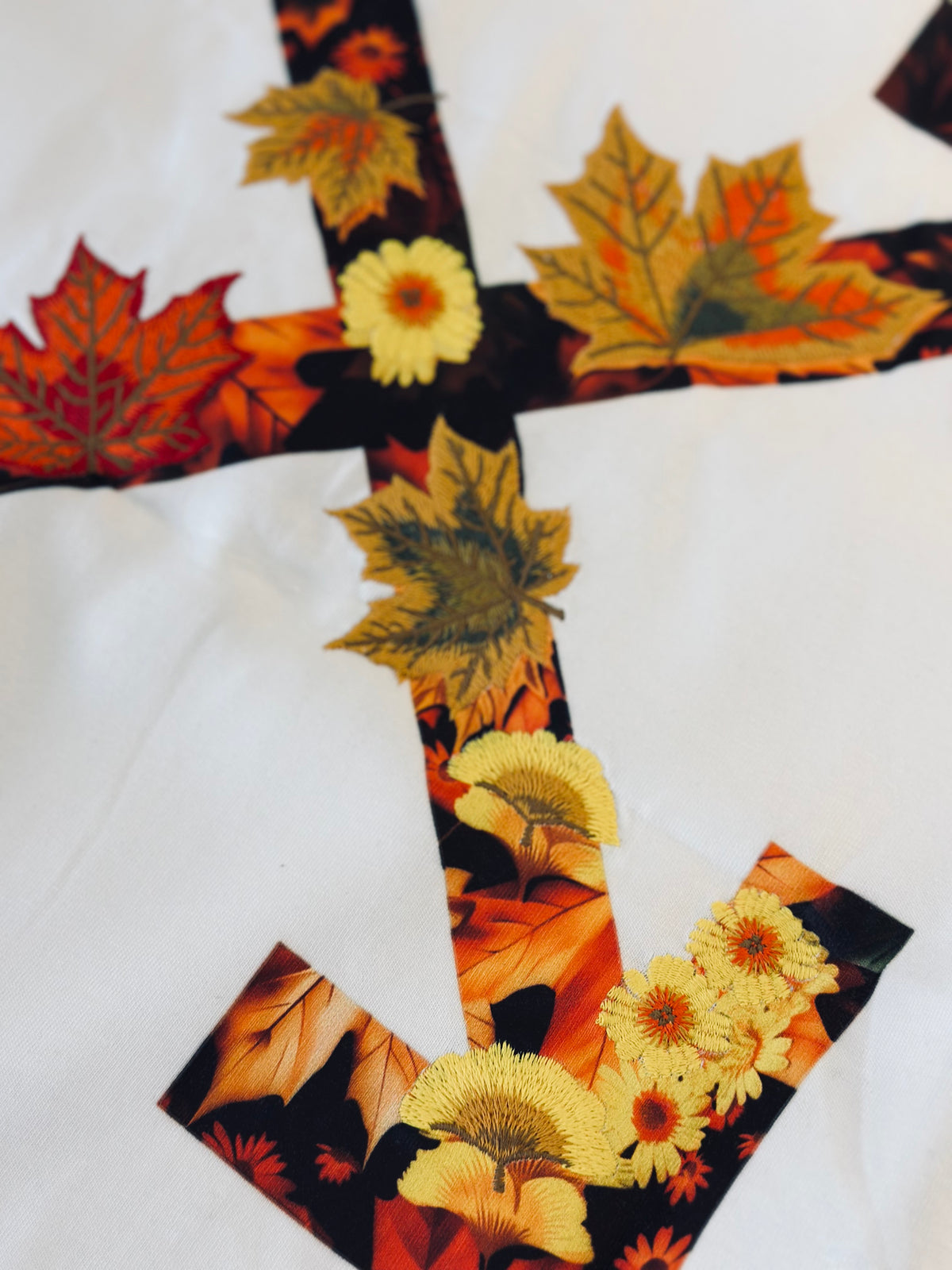CAMISETA OVERSIZE OFF BLANCA FLORES OTOÑO