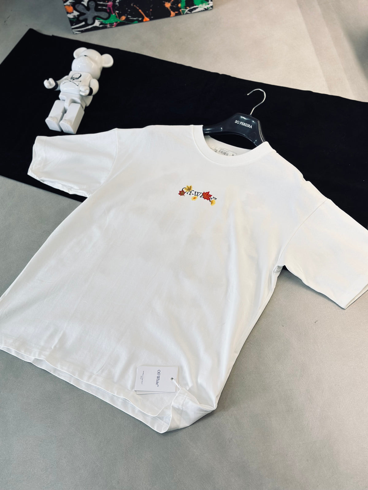 CAMISETA OVERSIZE OFF BLANCA FLORES OTOÑO