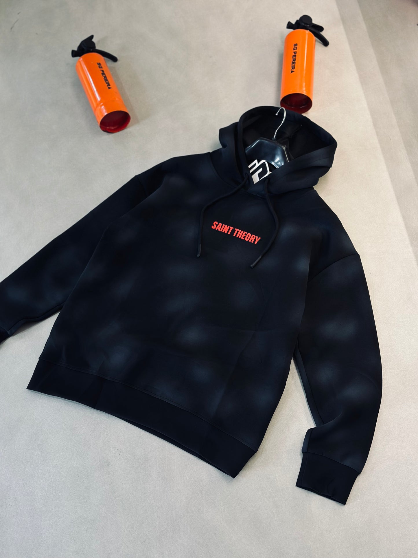 HOODIE SAI NEGRO DEGRADADO SAI ROJO