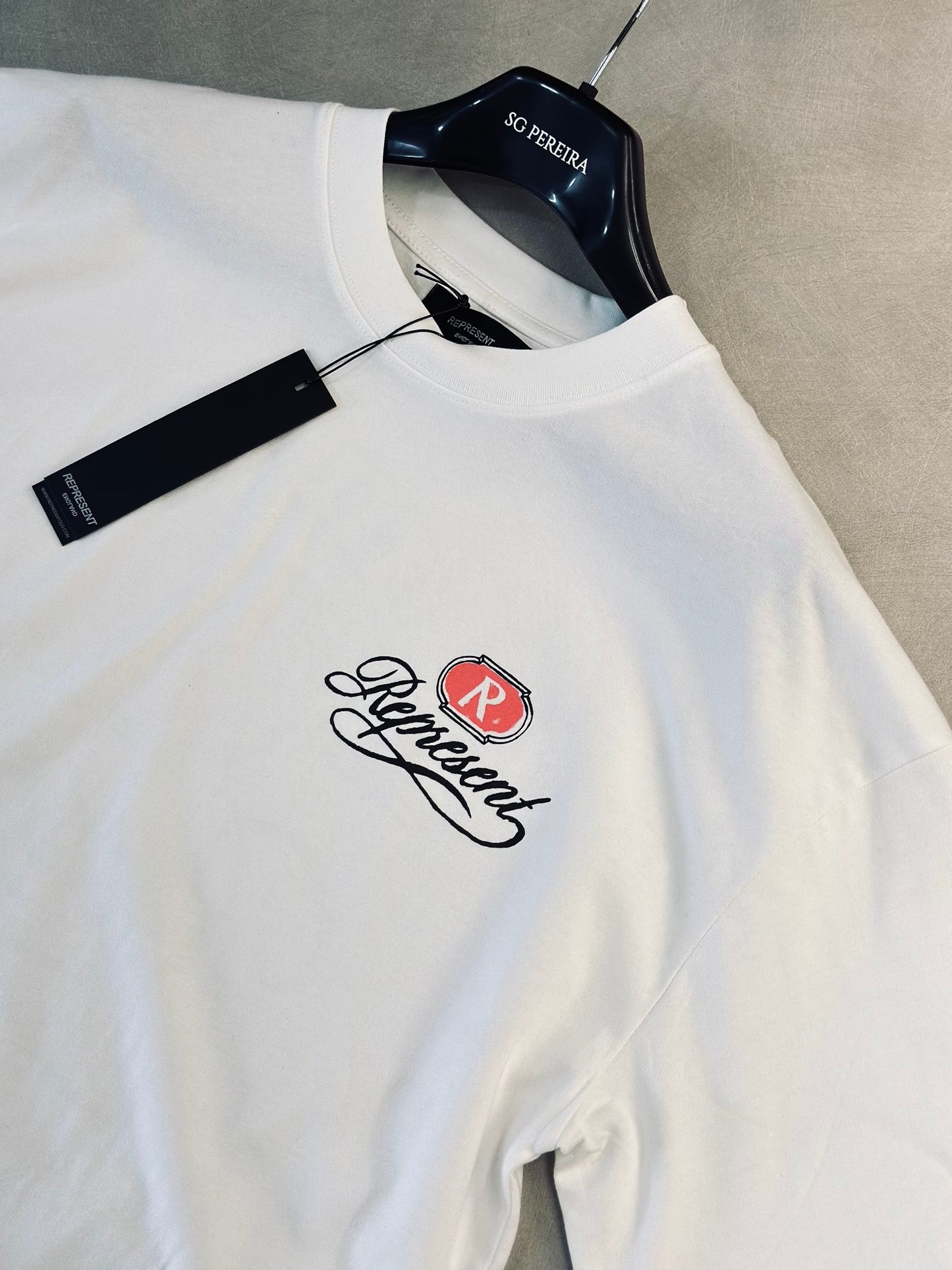 CAMISETA OVERSIZE REP BLANCA "R" ROSADA