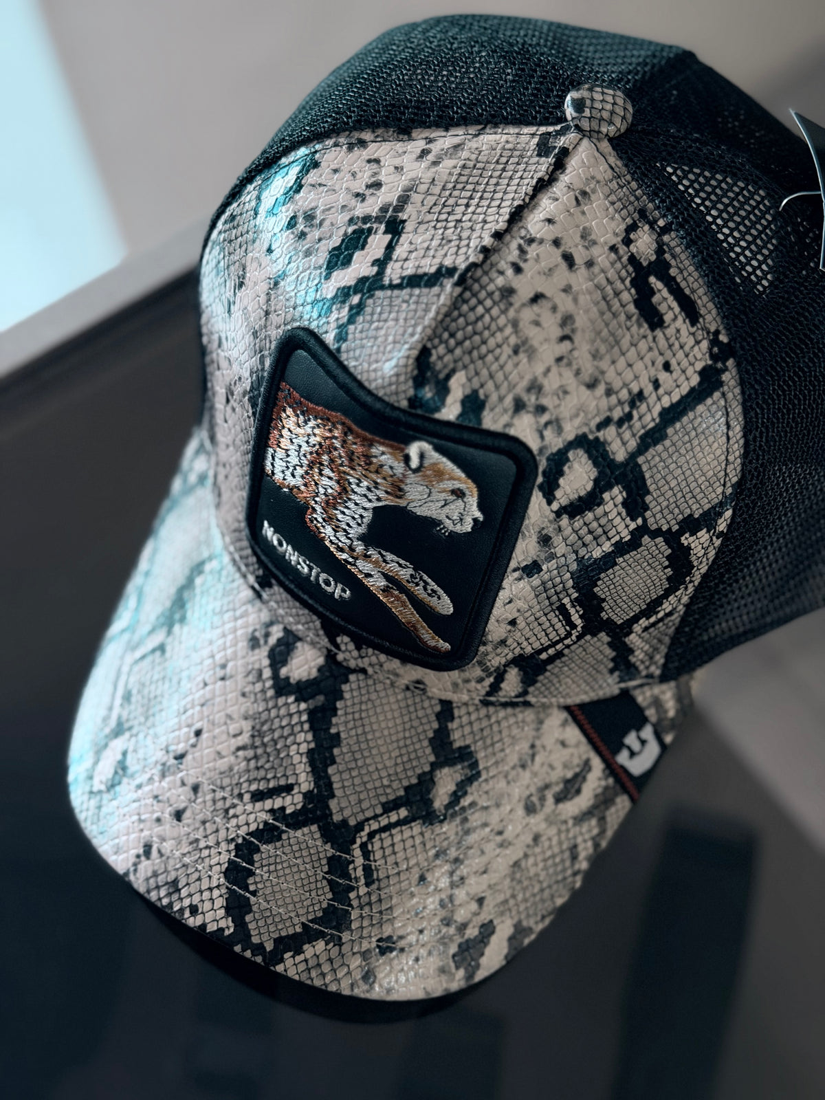 GORRA GOO NEGRA ESCAMAS PUMA