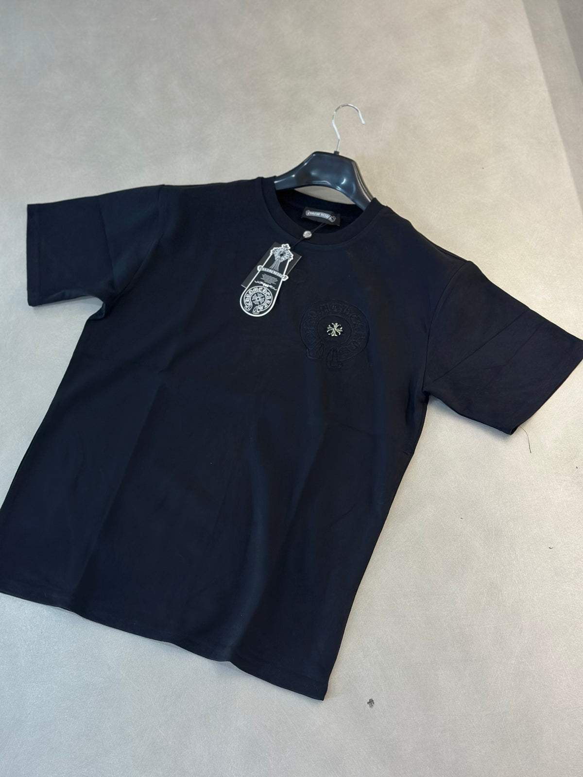 CAMISETA OVERSIZE CHR NEGRA TEJIDO NEGRO PLAC MET