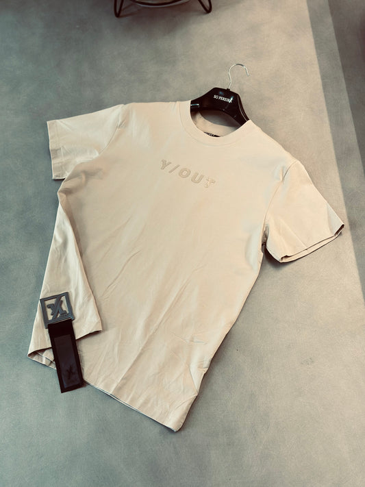 CAMISETA SLIM YOU CREMA YOUT FRONTAL