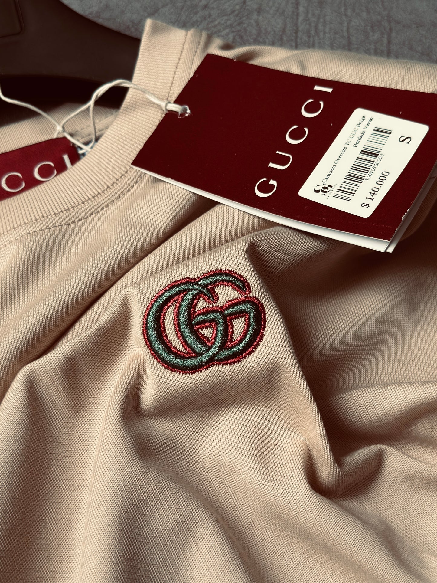 CAMISETA OVERSIZE TC GUC BEIGE BORDADO VERDE