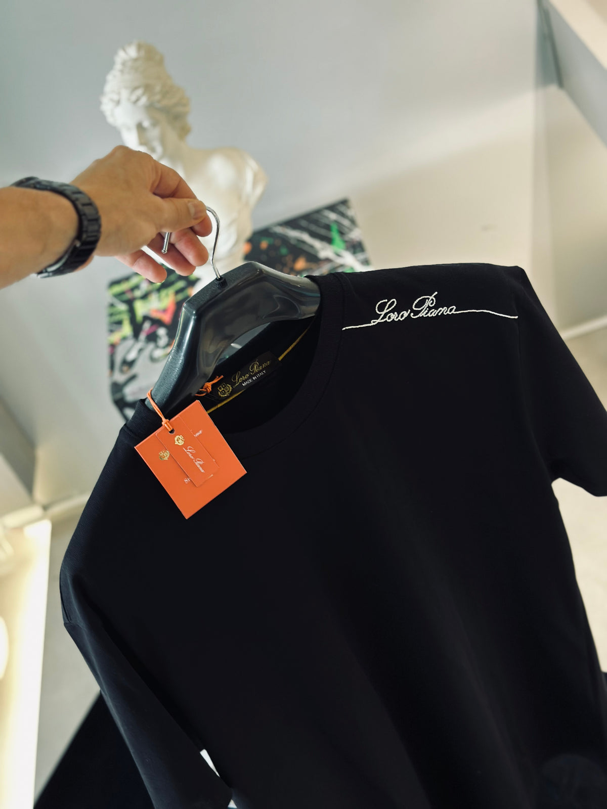 CAMISETA OVERSIZE LOR NEGRA BORDADO HOMBRO