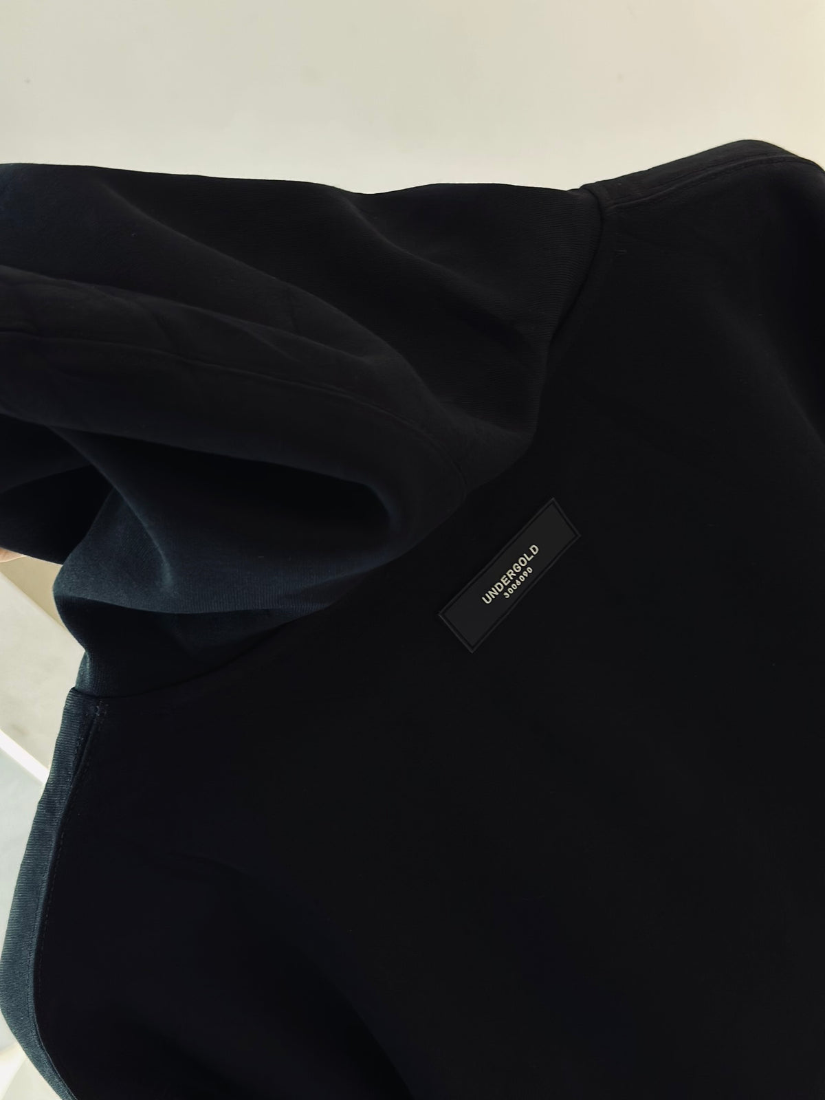 HOODIE UND NEGRO CLASICO UND BLANCO