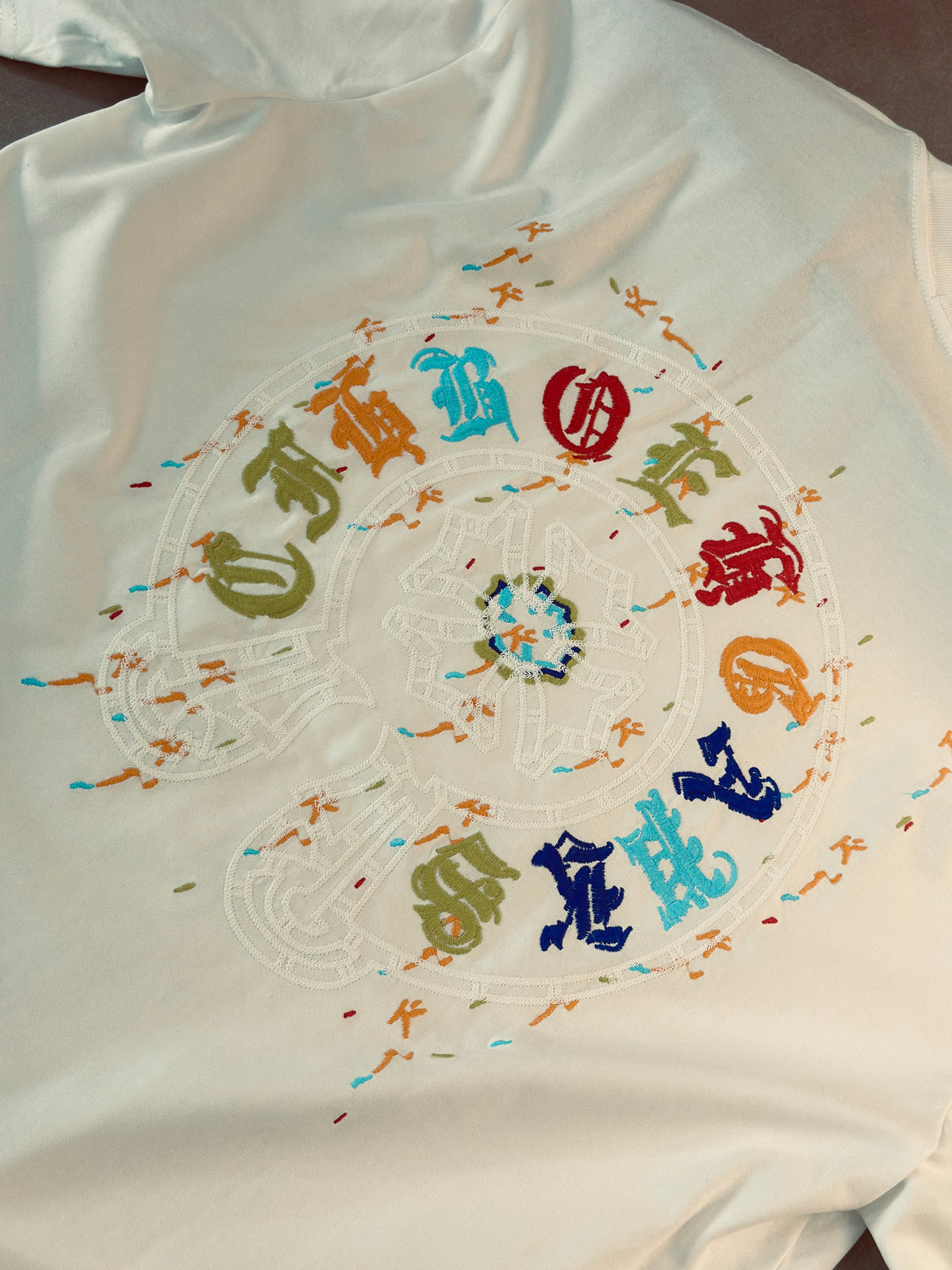 CAMISETA OVERSIZE CHR BLANCA LOGO COLORIDO