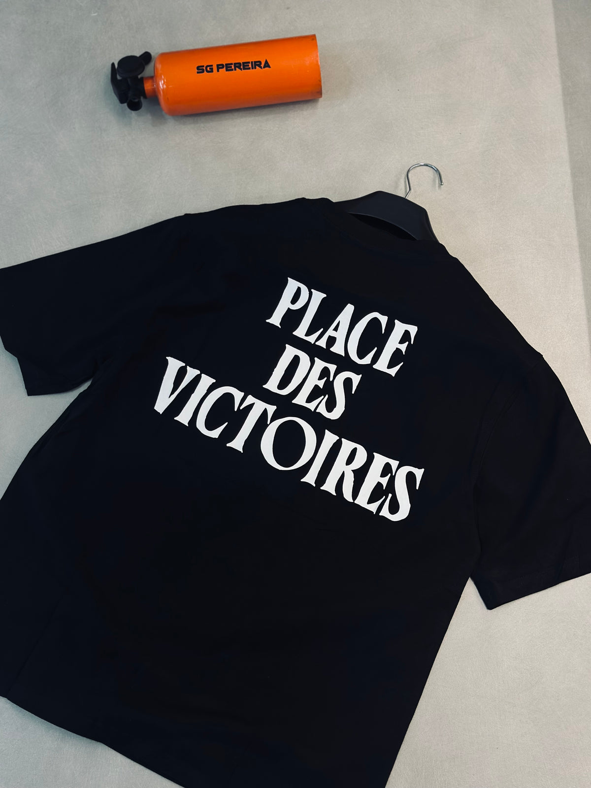 CAMISETA OVERSIZE AMI NEGRA CORAZON BLANCO