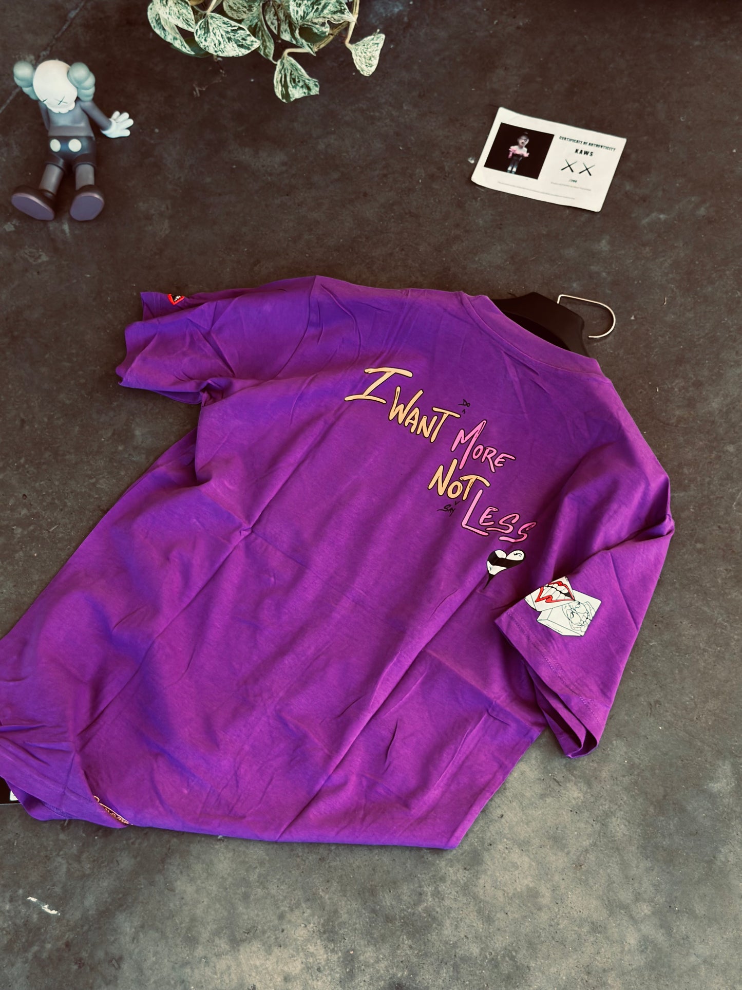 CAMISETA OVERSIZE CHR MORADA LETRA NARANJA