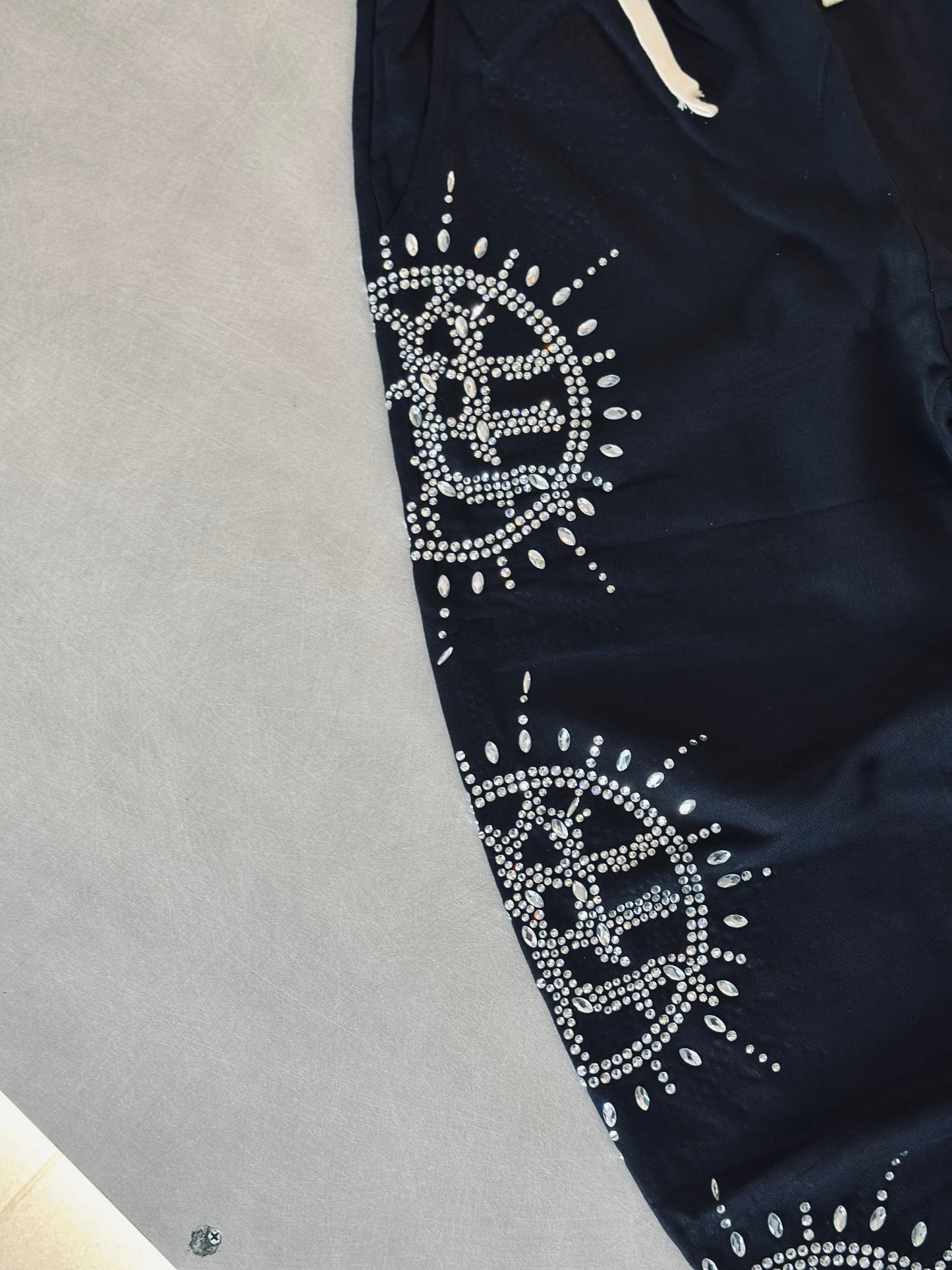 SUDADERA EMO NEGRA RHINESTONE SOL