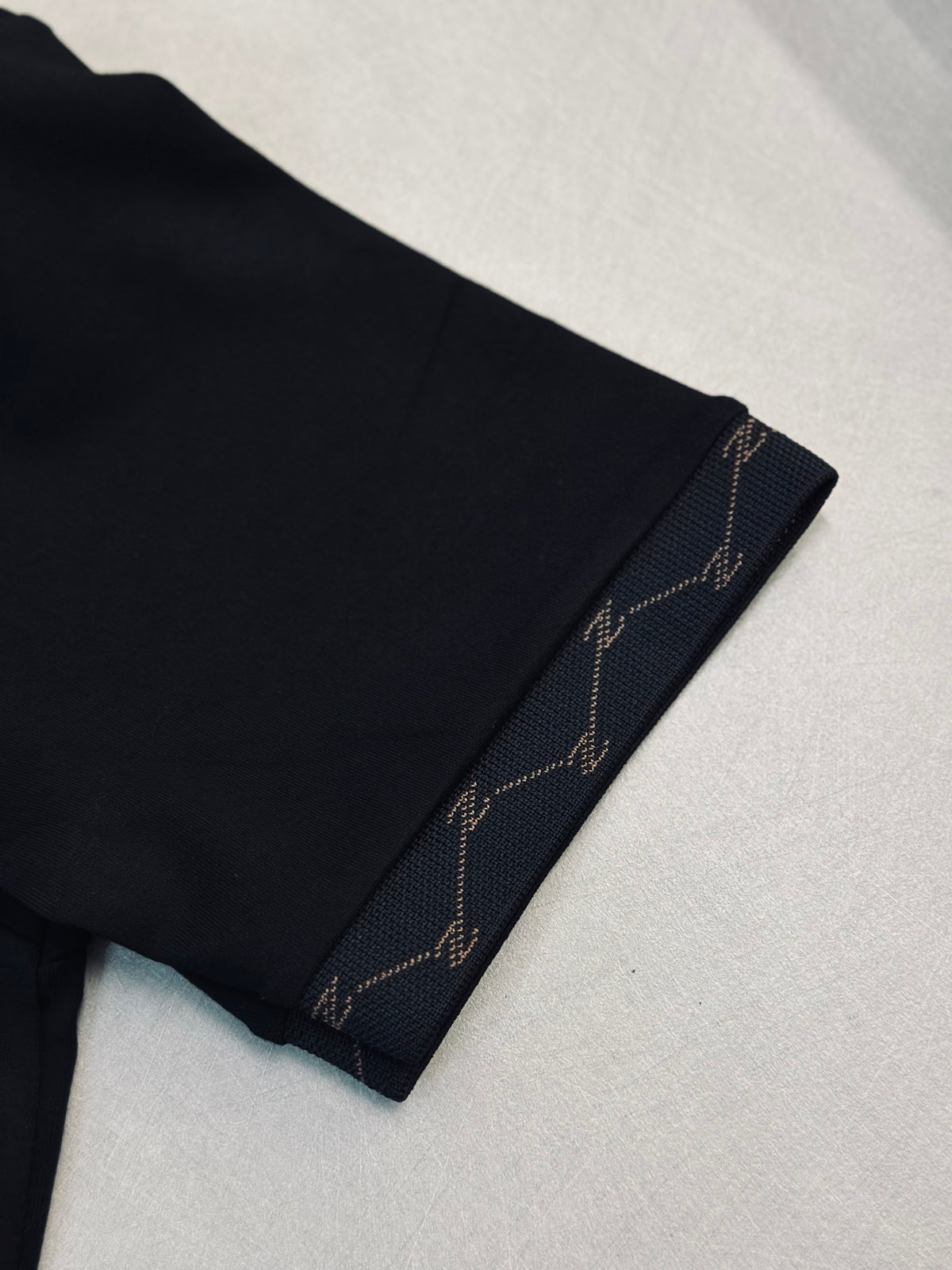 CAMISETA POLO ZEG NEGRA PLACA MET