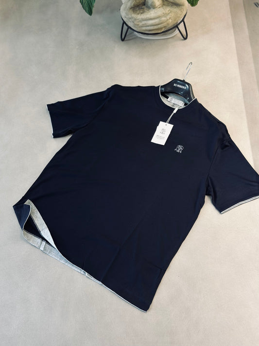 CAMISETA SLIM BRU AZUL OSCURO LOGO TEJIDO