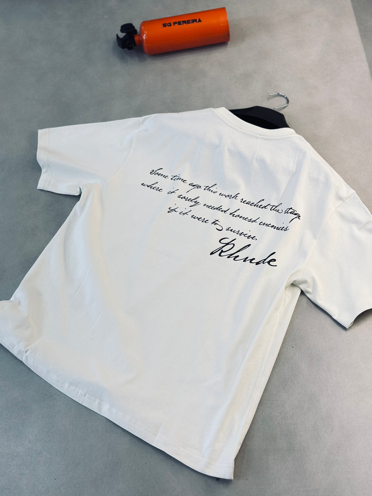 CAMISETA OVERSIZE RHU BLANCA MONTENEGRO