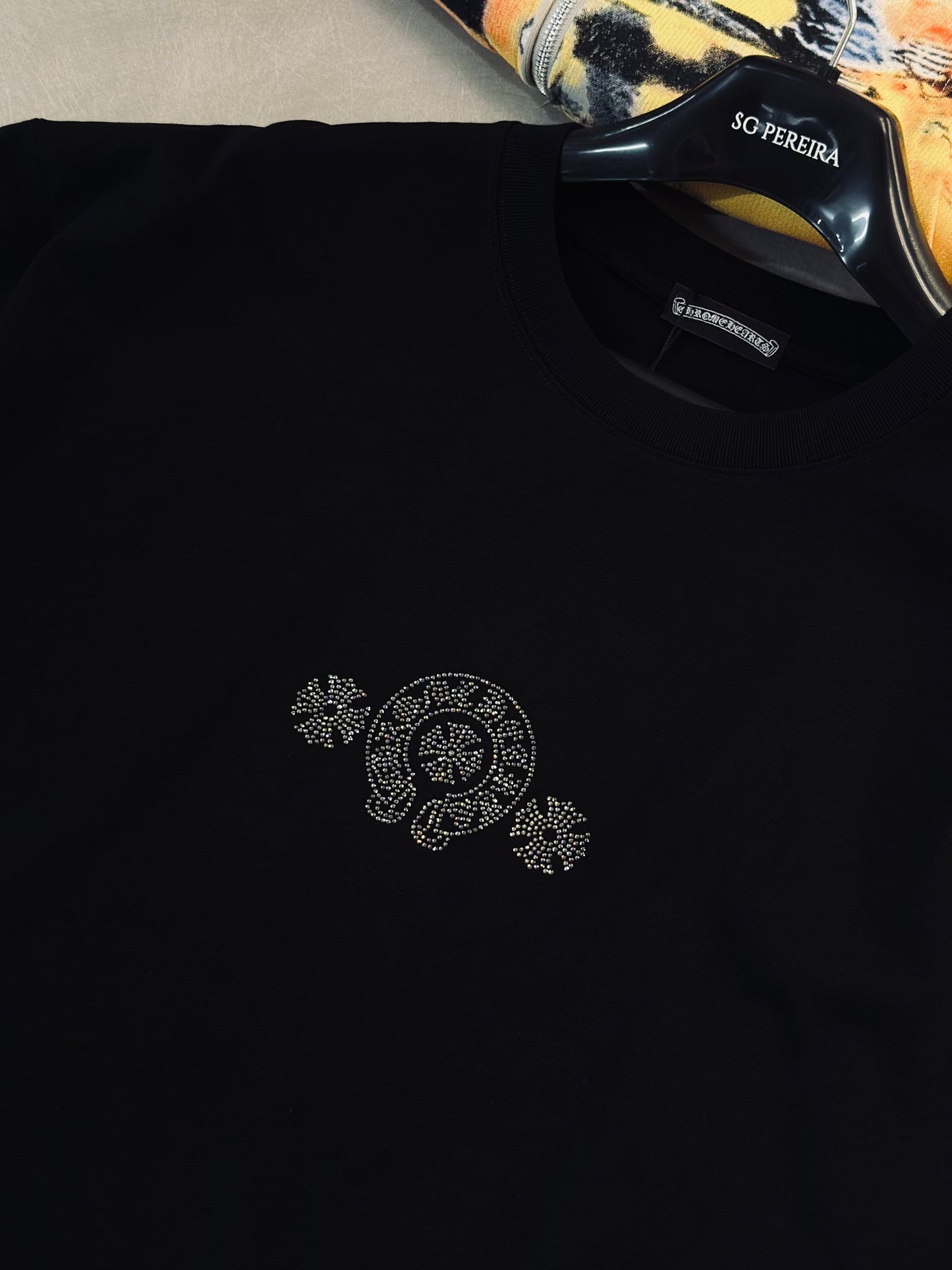 CAMISETA OVERSIZE CHR NEGRA RHINESTONE LOGO
