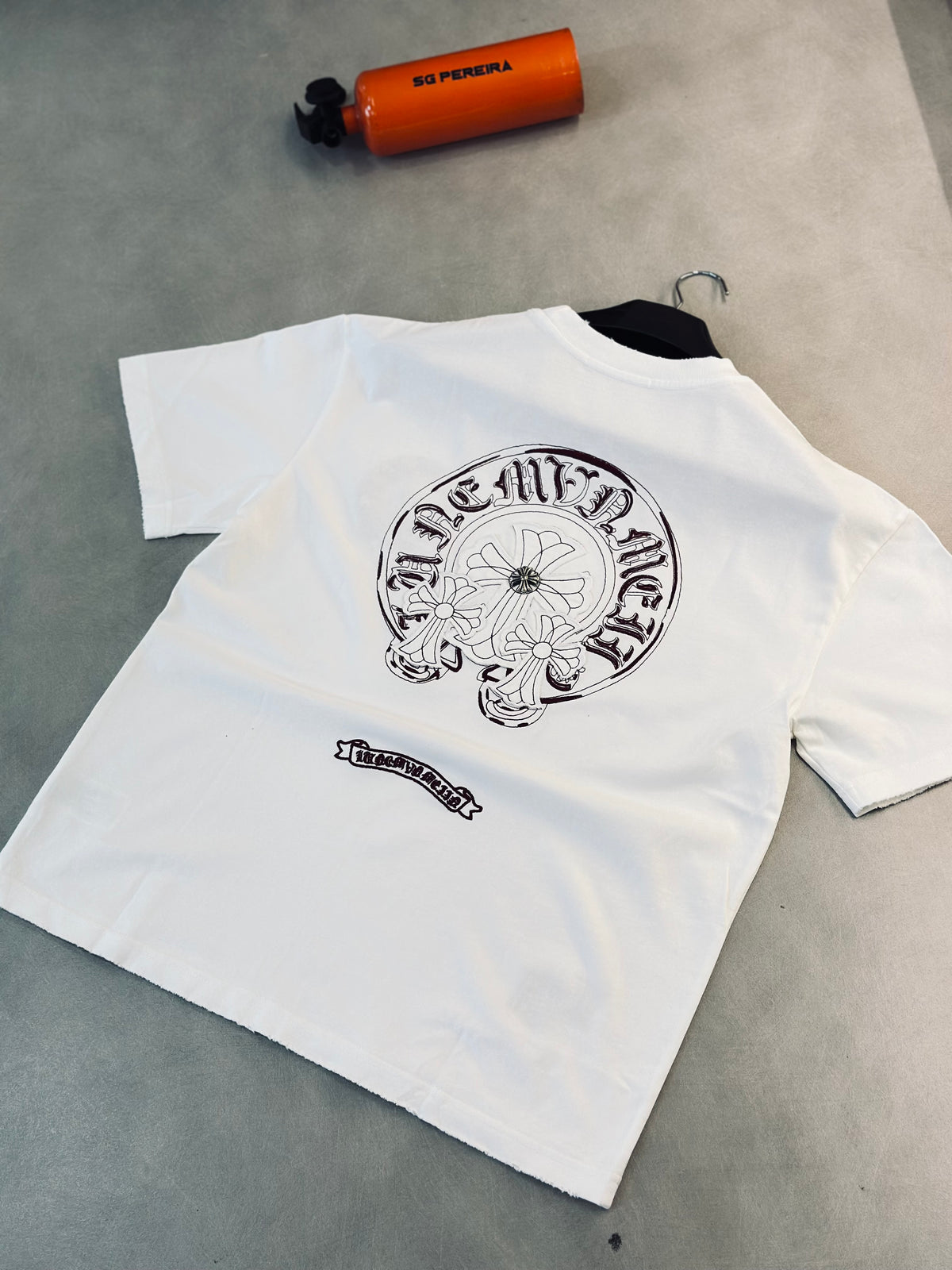 CAMISETA OVERSIZE CHR BLANCA LOGO TEJIDO ROJO