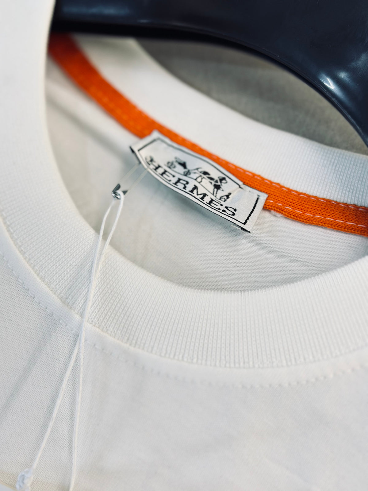 CAMISETA SEMI OVERSIZE HER BLANCA CABALLO BORDADO