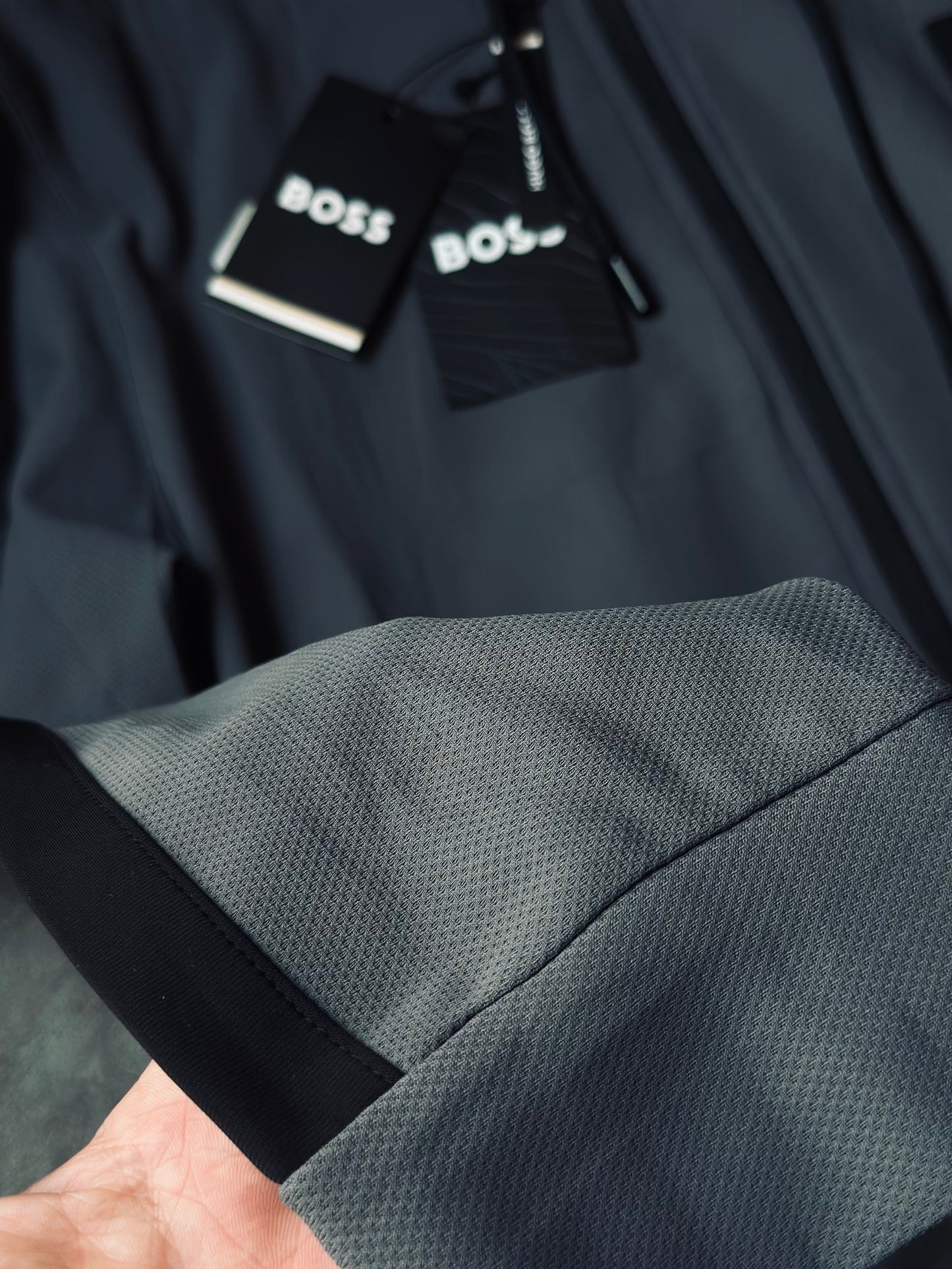 CONJUNTO DE LUJO HUG GRIS PLACA METALICA